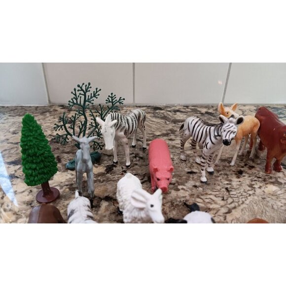 Lot Of 27 Animal Figurine Toys African Cel Hippo Zebra Pig Giraffe And More - Picture 8 of 16